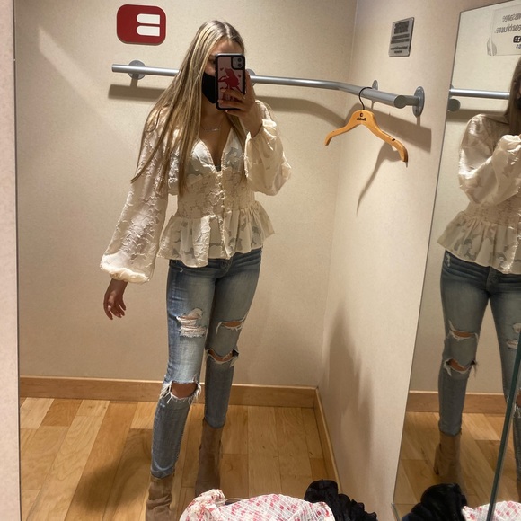 Meet your Posher, Madison - Picture 2 of 3